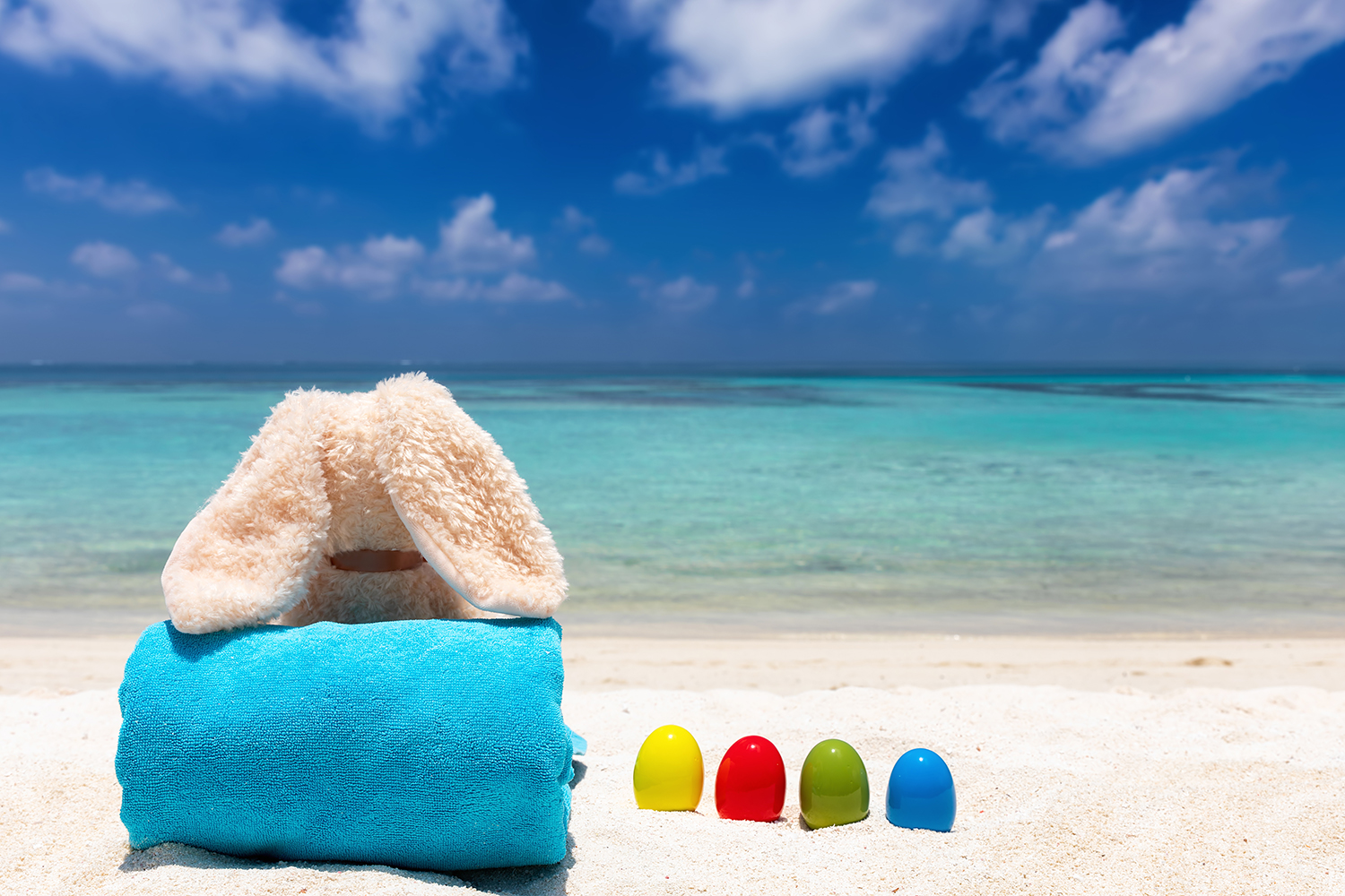 Urlaubstipps für die Osterferien - Osterhase am Strand
