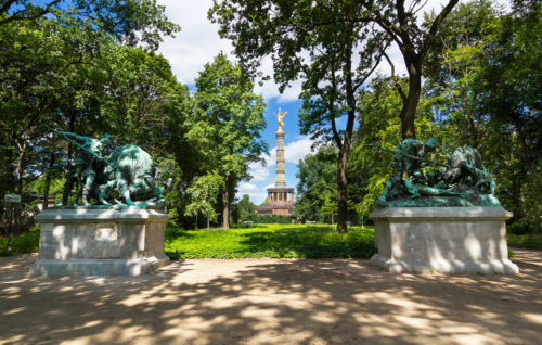 Blick auf die Siegessäule im Tiergarten Berlin